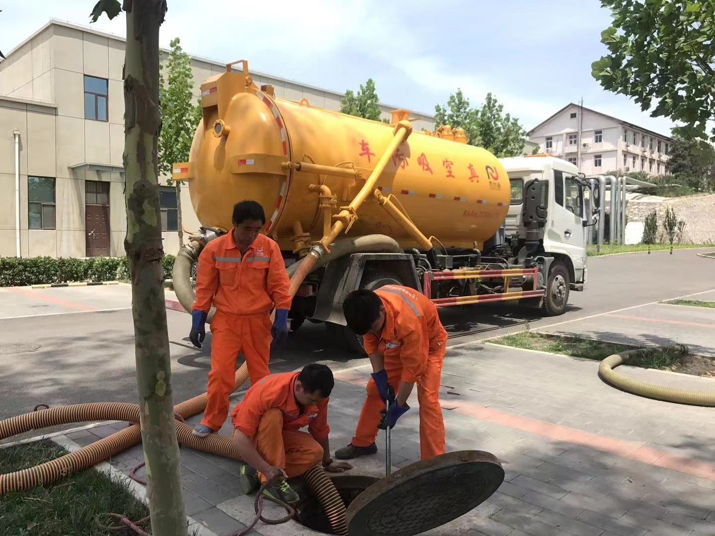 雅江化粪池清理与5-8吨吸粪车施工效率分析